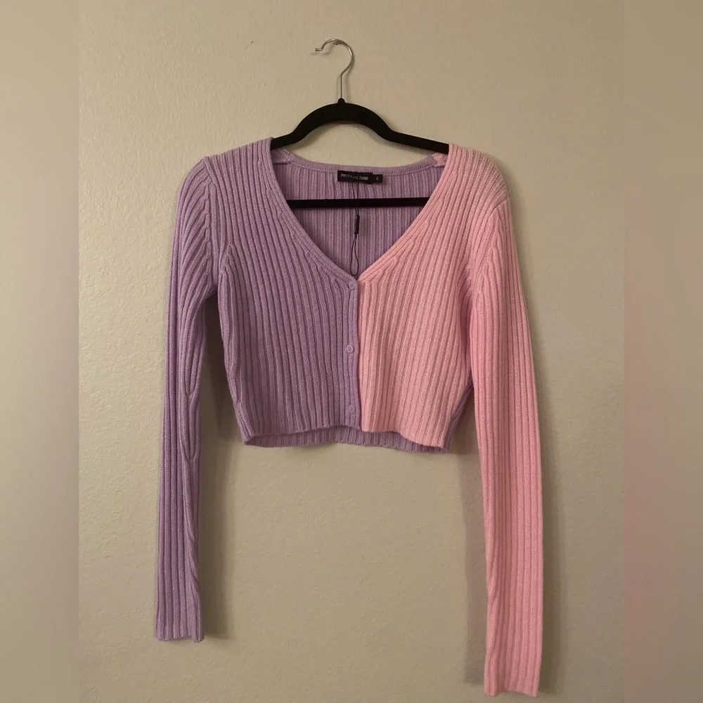 ✨BRAND NEW✨ PrettyLittleThing Split Two-Tone Button Up Cropped V-Neck Sweater - Picture 1 of 4